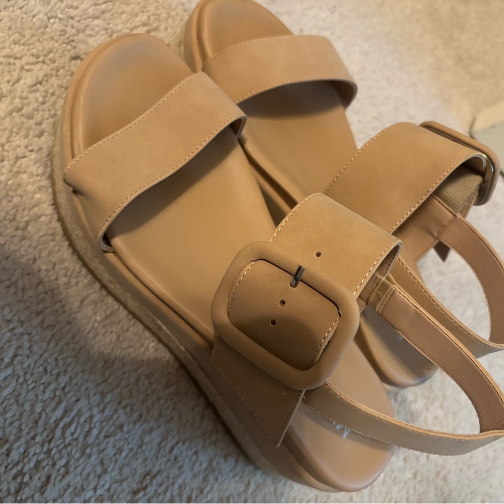 Women’s Tan Sandals size 7.5